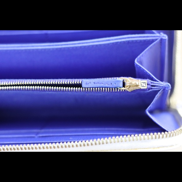 FENDI Roma Wallet with Zipper - Picture 3 of 6